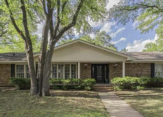 Property at 2427 Brentwood Dr, Wichita Falls, TX 76308, 4 beds, 0.5 baths