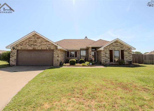 Property at 106 Chapman Cir, Burkburnett, TX 76354, 4 beds, 3 baths