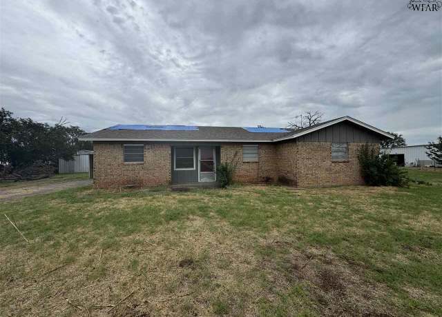 Property at 5536 State Highway 25, Electra, TX 76360, 4 beds, 0.5 baths