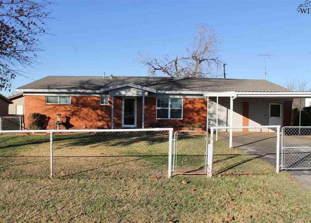 Property at 600 S Bell Rd, Iowa Park, TX 76367, 3 beds, 0.5 baths