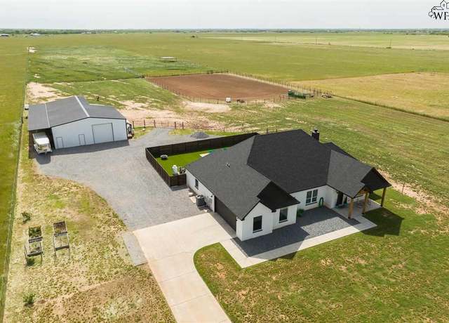 Property at 819 S Bell Rd, Iowa Park, TX 76367, 3 beds, 0.5 baths