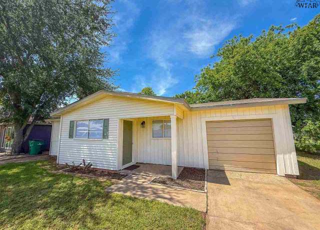 Property at 105 James Dr, Iowa Park, TX 76367, 3 beds, 1 bath