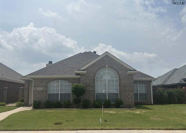 Property at 6023 Oakmont Dr, Wichita Falls, TX 76310, 3 beds, 2 baths
