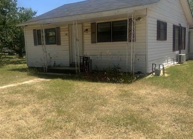 Property at 905 E Ruby Ave, Iowa Park, TX, 3 beds, 1 bath