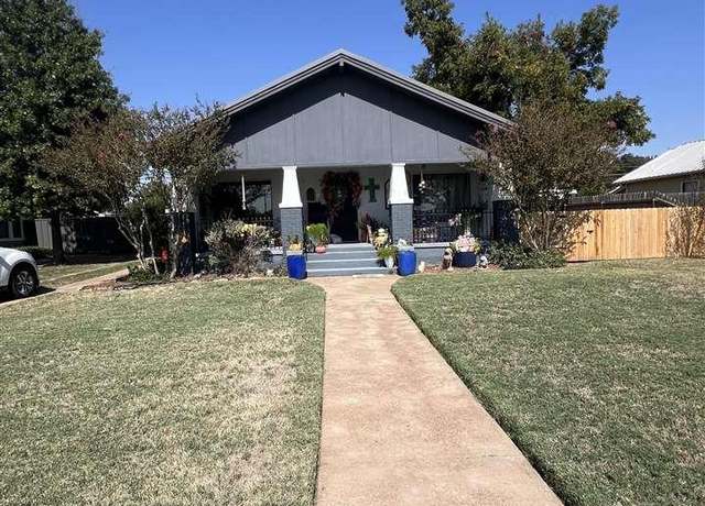 Property at 306 W Washington Ave, Iowa Park, TX, 2 beds, 1 bath