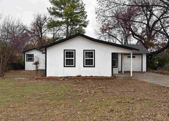 Property at 701 E Bank St, Iowa Park, TX 76367, 2 beds, 2 baths