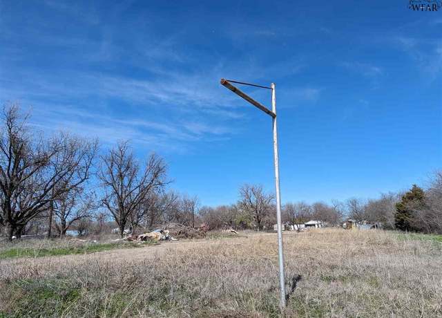 Property at 519 W 1st St, Burkburnett, TX 76354