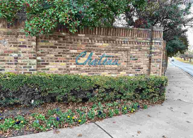 Property at 12 Chateau Ct, Wichita Falls, TX 76302