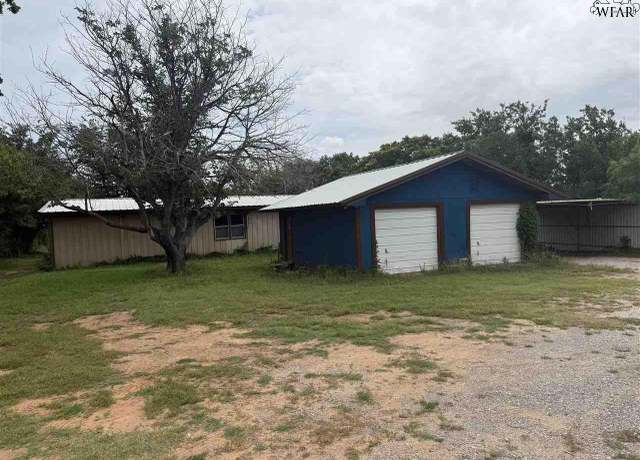 Property at 374 Pawnee Trl, Henrietta, TX 76365, 4 beds, 2 baths