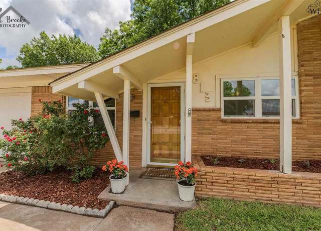 Property at 813 S Preston Rd, Burkburnett, TX 76354, 3 beds, 0.5 baths