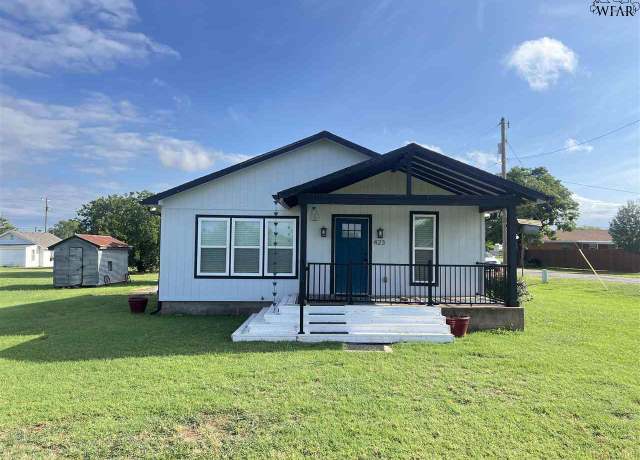 Property at 423 E Walnut St, Archer City, TX 76351, 2 beds, 1 bath