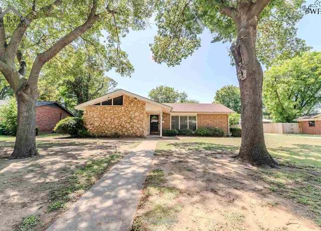 Property at 802 Aztec Dr, Burkburnett, TX 76354, 3 beds, 2 baths