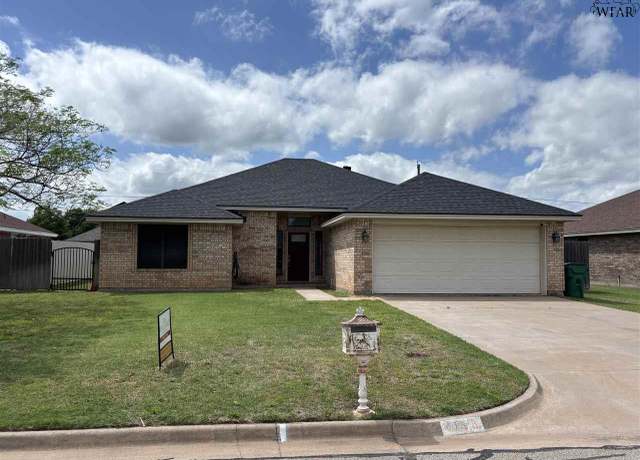 Property at 808 Sugarbush Ln, Burkburnett, TX 76354, 3 beds, 2 baths