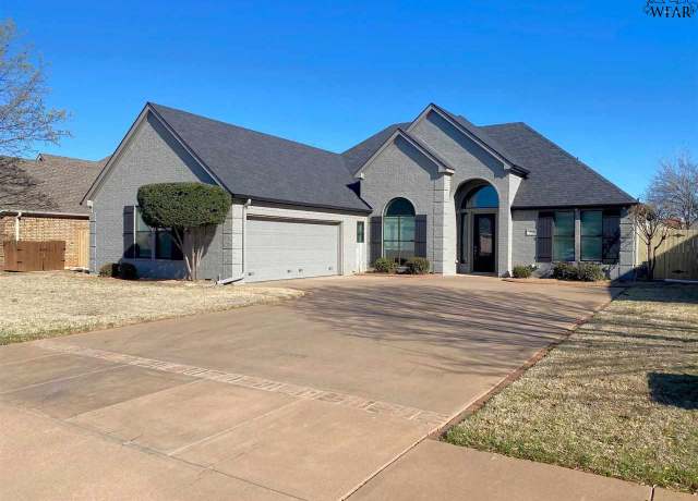 Property at 1716 Rockridge Dr, Wichita Falls, TX 76309, 4 beds, 0.5 baths