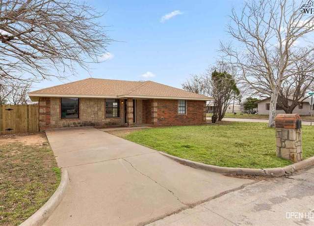 Property at 300 E Garden Dr, Iowa Park, TX 76367, 3 beds, 2 baths