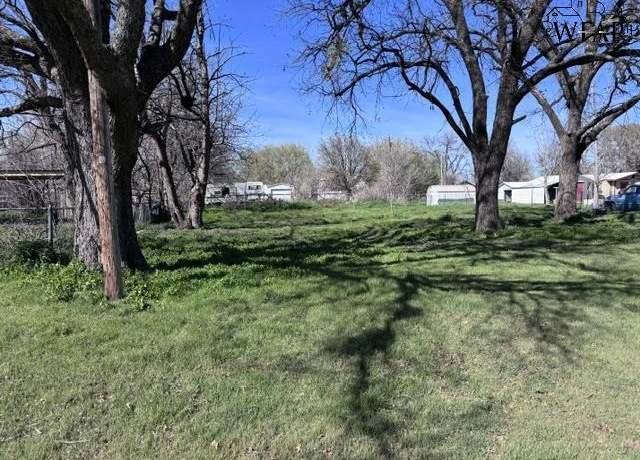 Property at 110 4th St, OK 73548