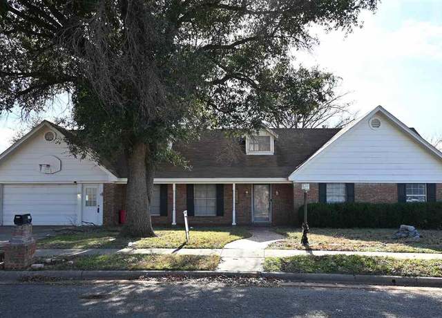 Property at 1110 Rosemary Dr, Wichita Falls, TX 76306, 5 beds, 3 baths