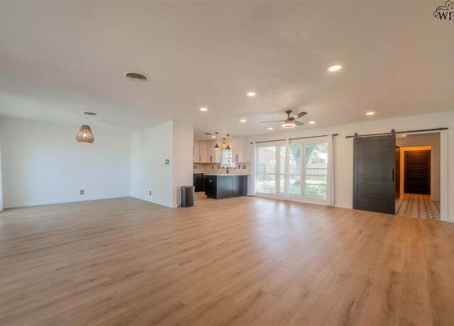 Property at 1711 Mary Ln, Wichita Falls, TX 76302, 3 beds, 2 baths