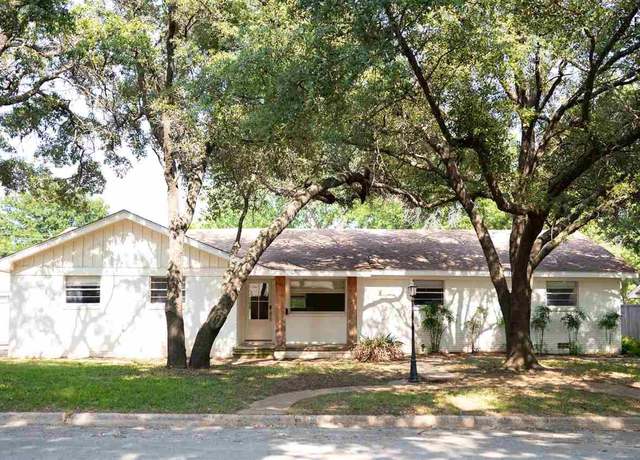 Property at 408 N Glenn St, Henrietta, TX 76365, 3 beds, 2 baths