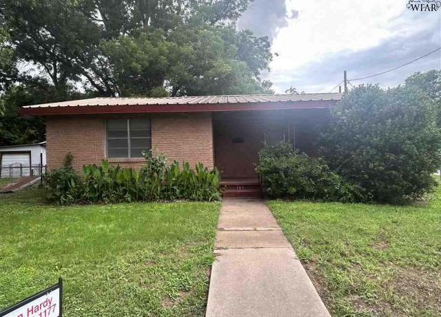 Property at 111 N Holly Dr, Burkburnett, TX 76354, 3 beds, 1 bath