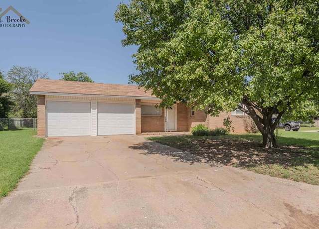 Property at 1100 W Cornelia Ave, Iowa Park, TX 76367, 3 beds, 0.5 baths