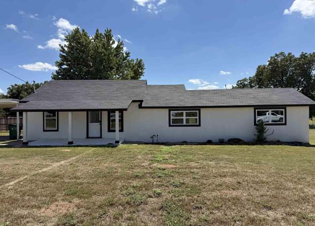 Property at 704 E Nevada St, Seymour, TX 76380, 3 beds, 0.5 baths