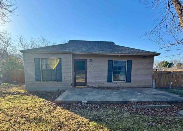 Property at 210 N Beverly Dr, Wichita Falls, TX 76306, 2 beds, 1 bath