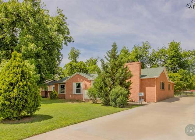 Property at 2302 12th St, Vernon, TX 76384, 3 beds, 2 baths