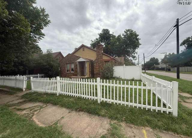 Property at 1915 Hayes St, Wichita Falls, TX 76309, 3 beds, 1 bath