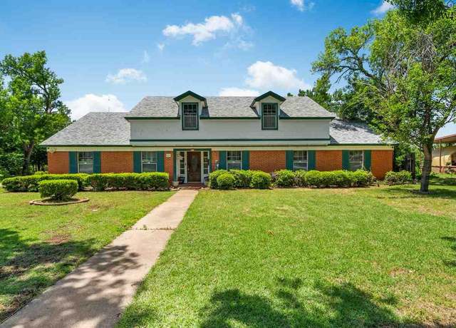 Property at 404 Morningside Dr, Wichita Falls, TX 76301, 4 beds, 0.5 baths
