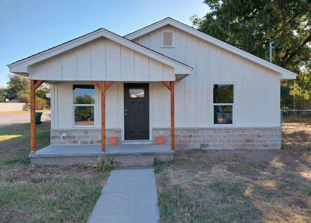 Property at 716 N Graham St, Henrietta, TX 76365, 4 beds, 2 baths