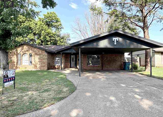 Property at 725 Gayle St, Burkburnett, TX 76354, 3 beds, 2 baths