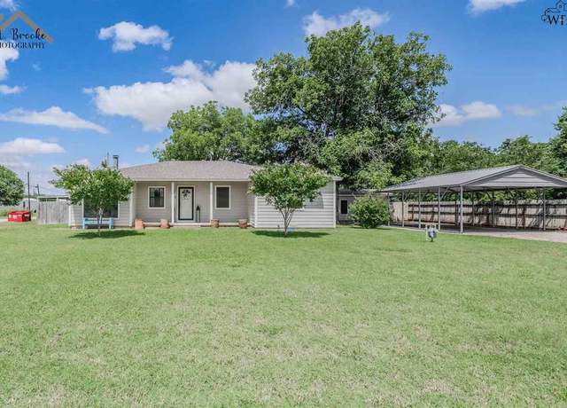 Property at 210 N Walnut St, Petrolia, TX 76377, 3 beds, 0.5 baths