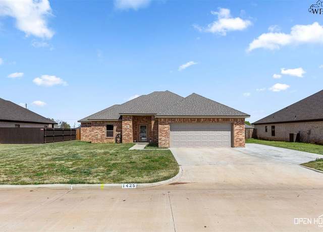 Property at 1425 Amherst St, Burkburnett, TX 76354, 3 beds, 2 baths