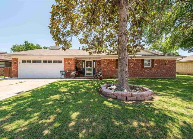 Property at 907 S Preston Rd, Burkburnett, TX 76354, 3 beds, 2 baths