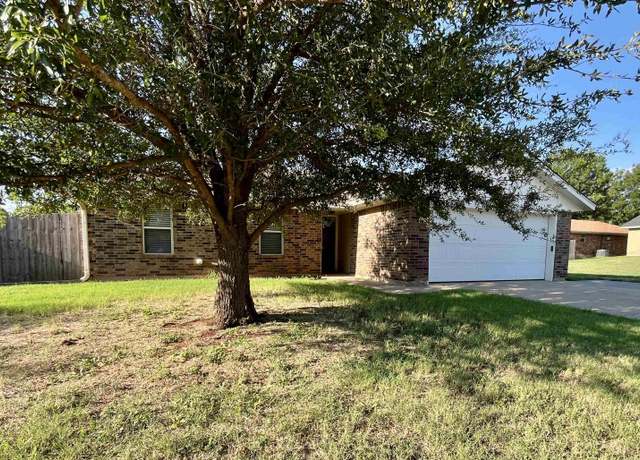 Property at 5301 Greentree Ave, Wichita Falls, TX 76306, 3 beds, 2 baths