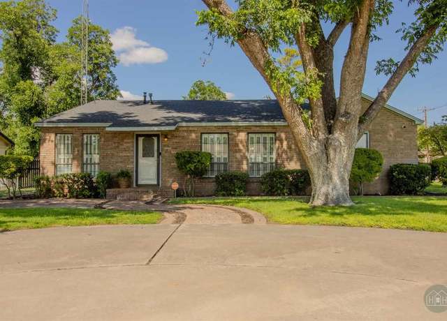 Property at 2329 12th St, Vernon, TX 76384, 4 beds, 2 baths