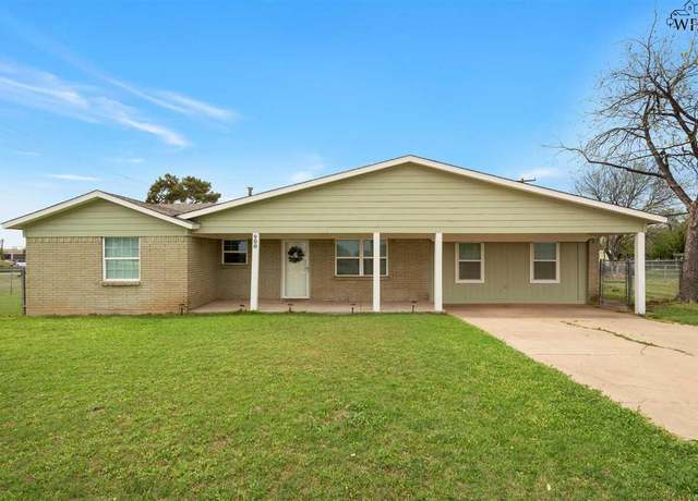 Property at 900 N 4th St, Iowa Park, TX 76367, 3 beds, 2 baths