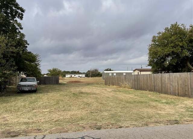 Property at 601 Floyd St, Burkburnett, TX 76354