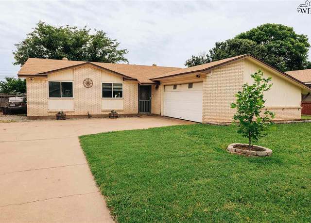 Property at 1009 W Cornelia Ave, Iowa Park, TX 76367, 3 beds, 0.5 baths