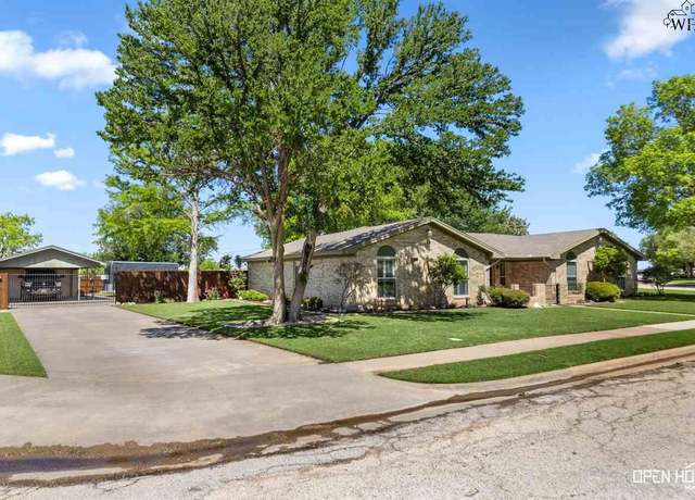 Property at 6 Donnie Cir, Wichita Falls, TX 76310, 3 beds, 2 baths