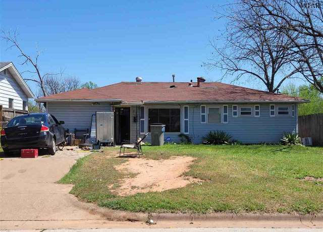 Property at 211 Lakewood Dr, Wichita Falls, TX 76301, 4 beds, 0.5 baths