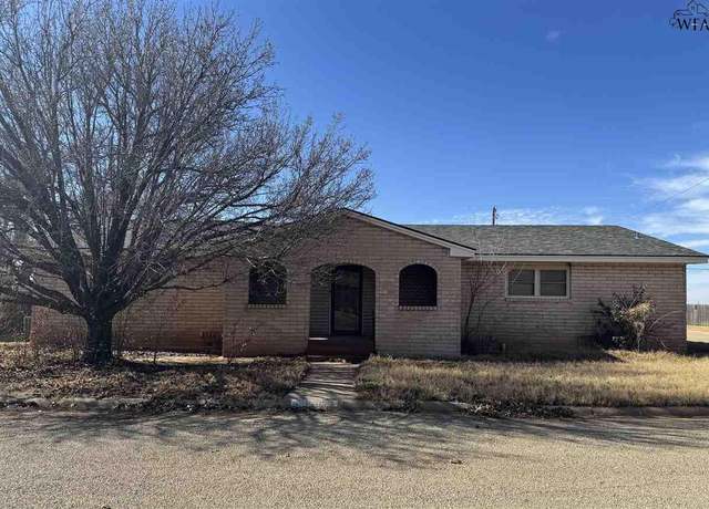 Property at 1203 Barbara Dr, Seymour, TX 76380, 3 beds, 2 baths