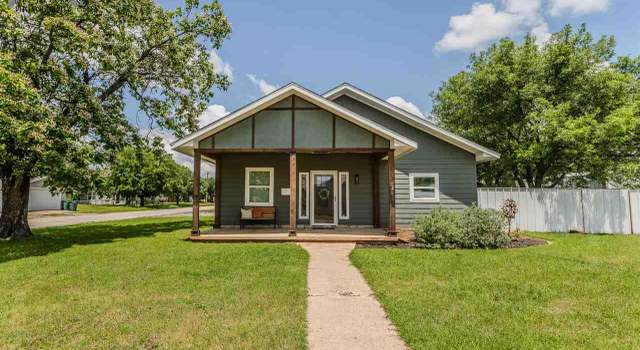 Photo of 304 E Spring St, Henrietta, TX 76365