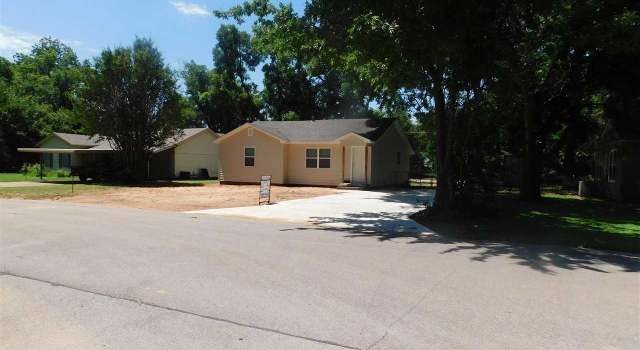 Photo of 526 Rosewood Ave, Burkburnett, TX 76354