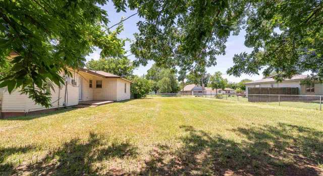 Photo of 408 Peach St, Burkburnett, TX 76354