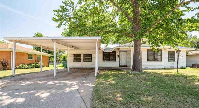 Photo of 409 Peach St, Burkburnett, TX 76354