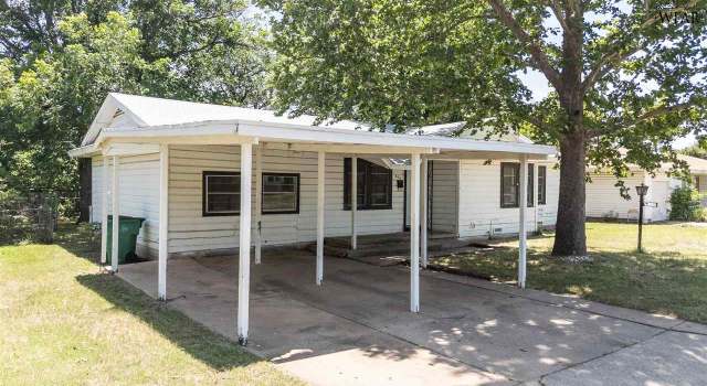 Photo of 409 Peach St, Burkburnett, TX 76354