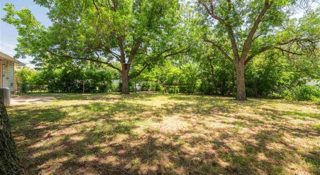 Photo of 409 Peach St, Burkburnett, TX 76354