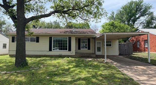 Photo of 903 E Ikard St, Henrietta, TX 76365